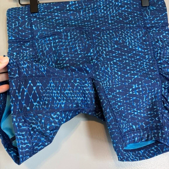 Lululemon sz 8 Luxtreme Speed Track Bike Shorts Samba Snake Blue Ruched Running - Picture 4 of 6